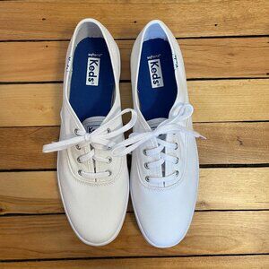 NWT Ked's White Canvas Lace Up Sneaker Women's Size 8